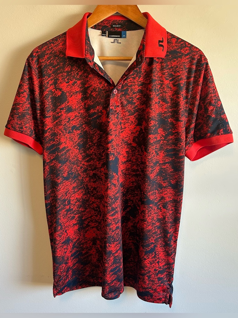 J Lindeberg Tour Tech Camou Golf Polo Shirt Men’s L  Reg Fit Red Black Abstract